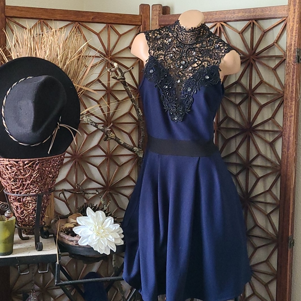 NEW NWT WINDSOR NAVY BLACK LACE MIDI LG  DRESS